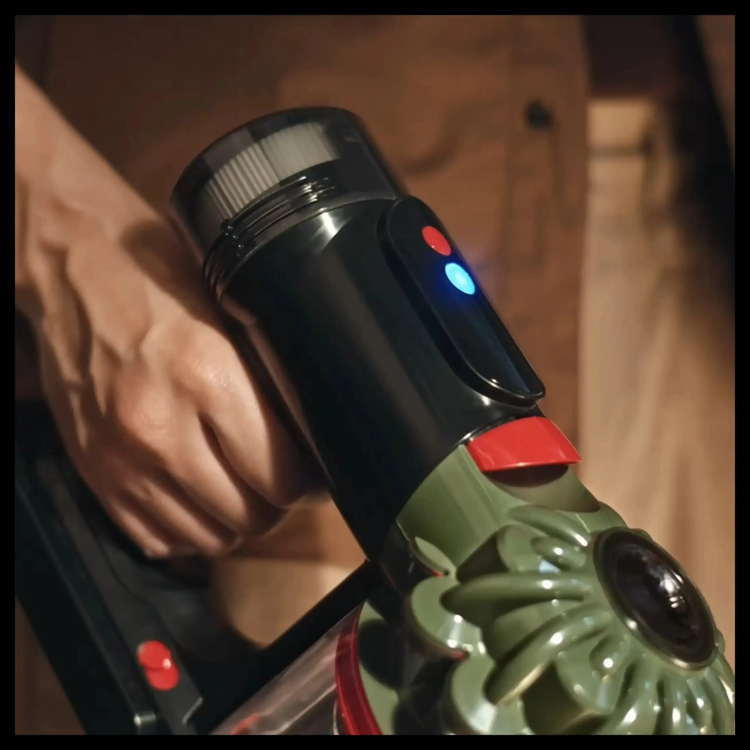 DYSON V8 CYCLONE стик правосмукалка 494706 thumb 4