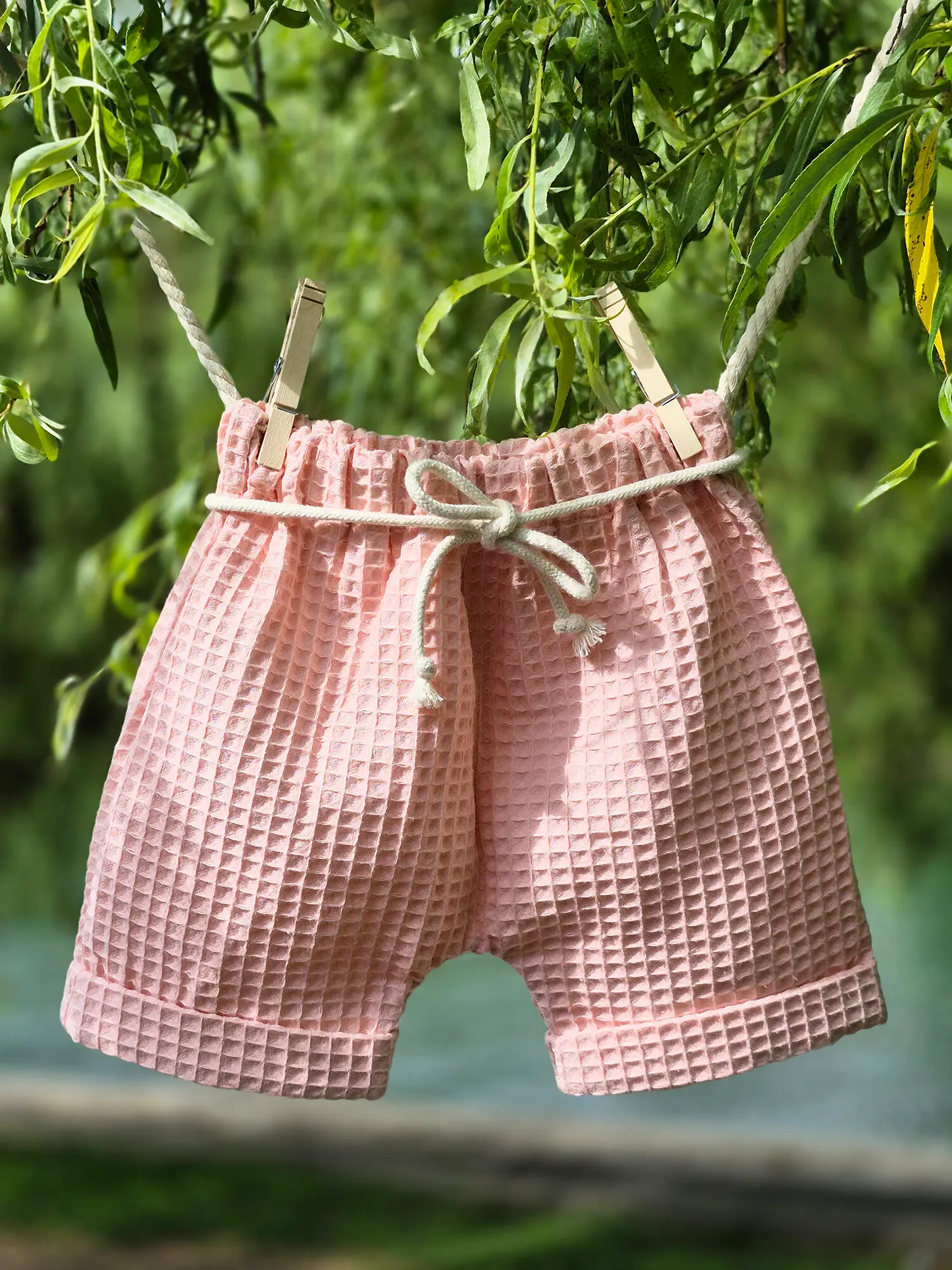 Short pink pants