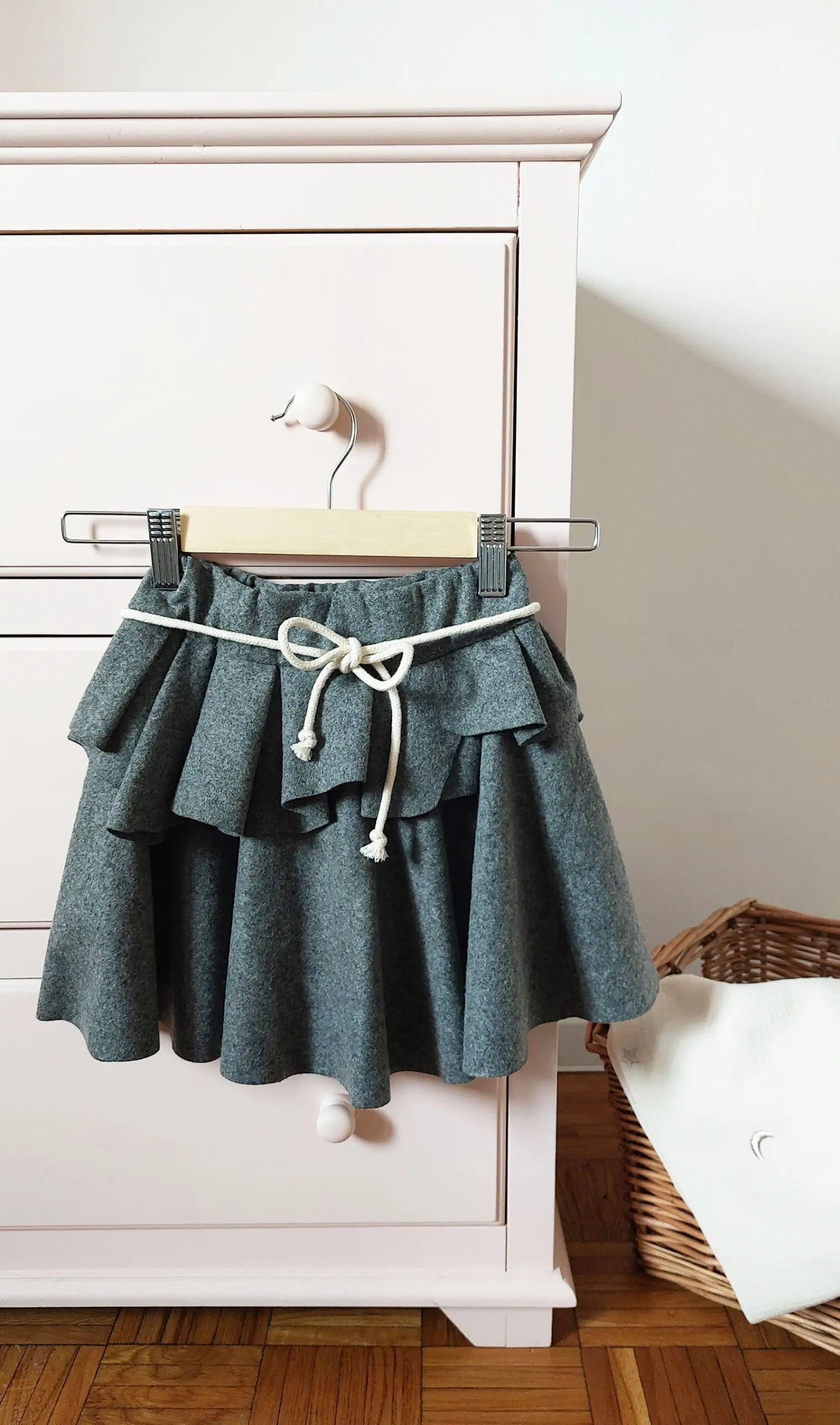 Grey skirt thumb 1