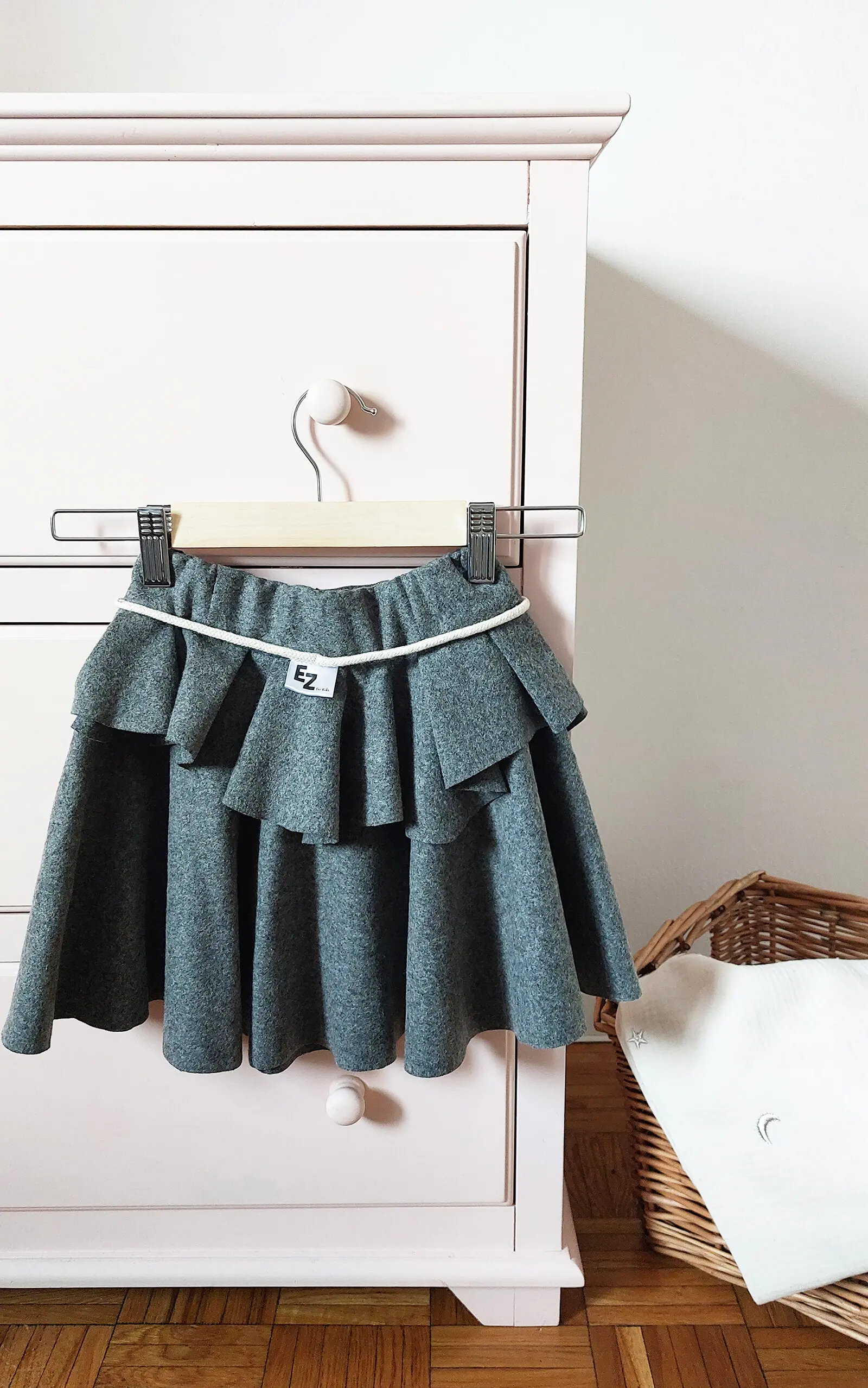 Grey skirt thumb 2
