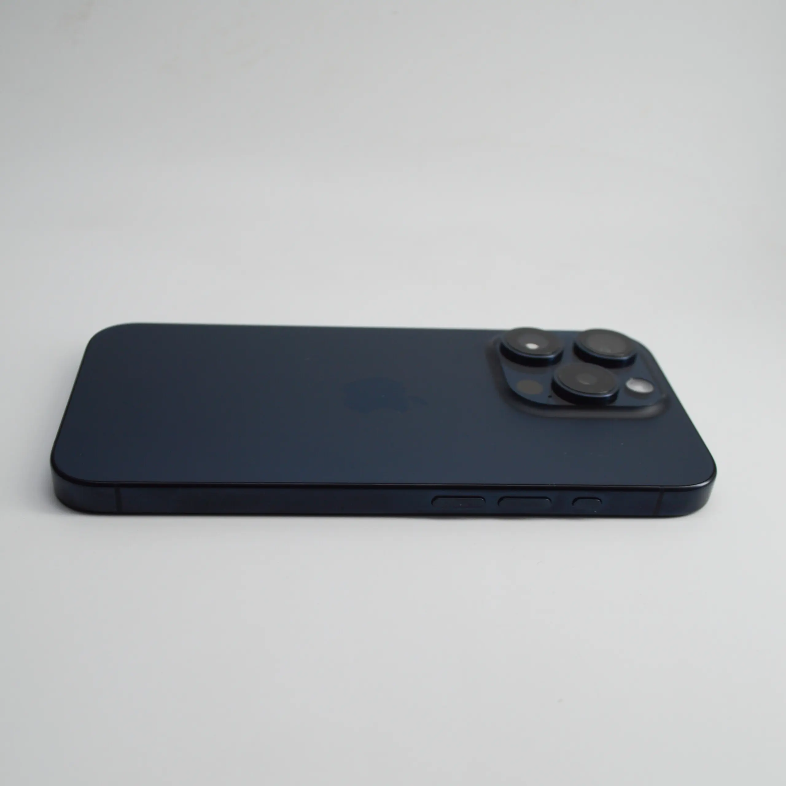 iPhone 15 Pro eSim 128GB Blue Titanium - Како нов thumb 4