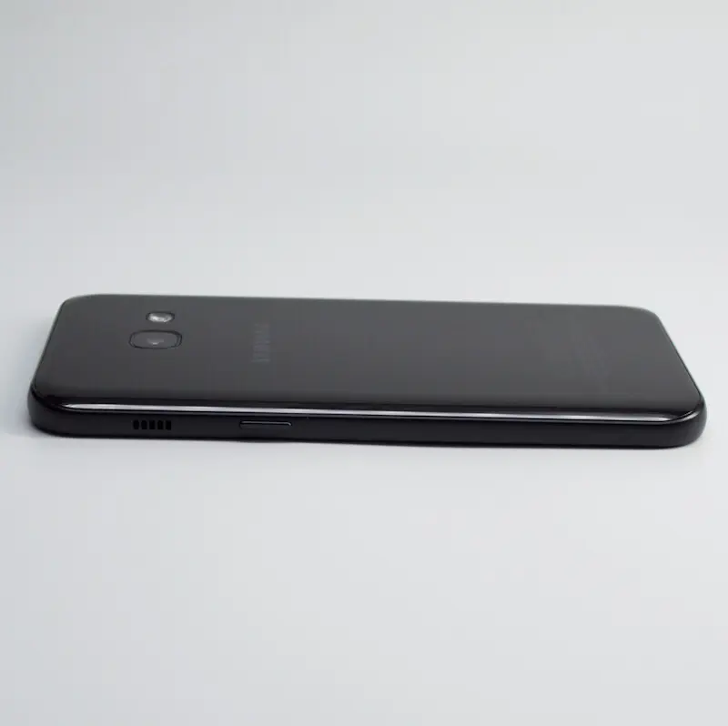 Samsung Galaxy A3 (2017) 16GB Black Sky - Одличен thumb 2