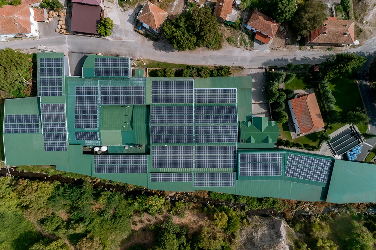 Фабрика крај изворот